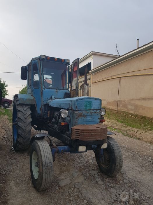 Traktor sotiladi