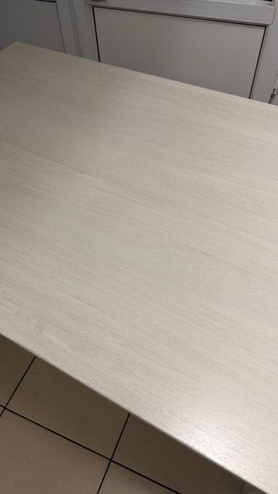 Стол офисный светлый