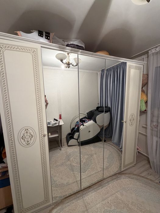 Шкаф белого цвета