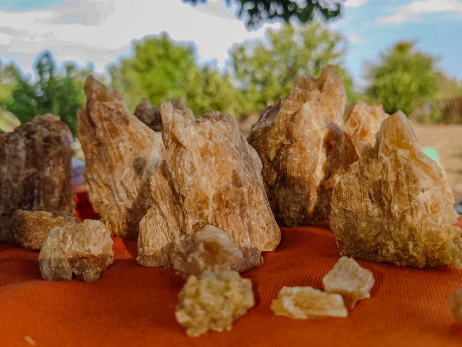 Натурален меден калцит