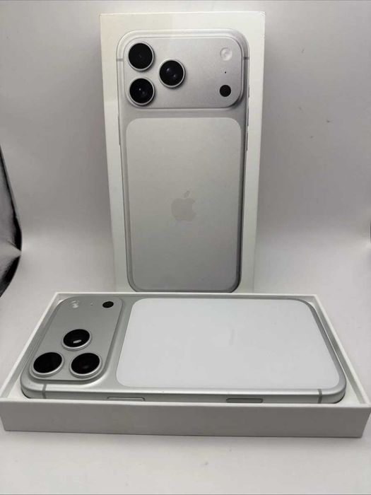 Употребяван Apple iPhone 17 Pro Max - 256 GB. Доставка от Холандия.