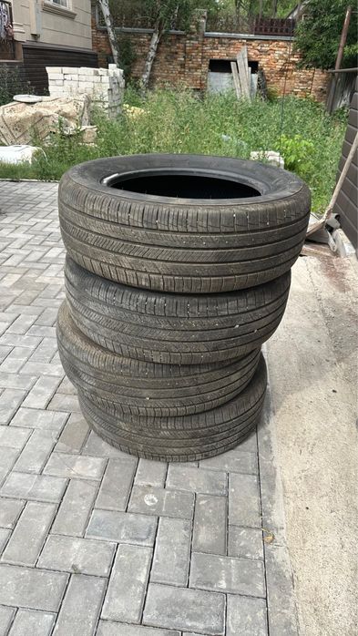 Продам комплект шин R18