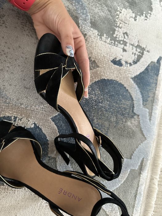 Sandale cu toc Andre Paris marime 36