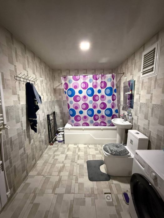 Motrid 3 xonali 90 kvadrat sotiladi