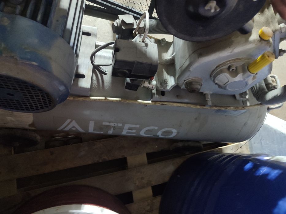 Продам компрессор ALTECO 100/800 1.