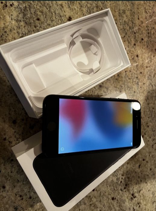 Iphone se2 64gb като нов