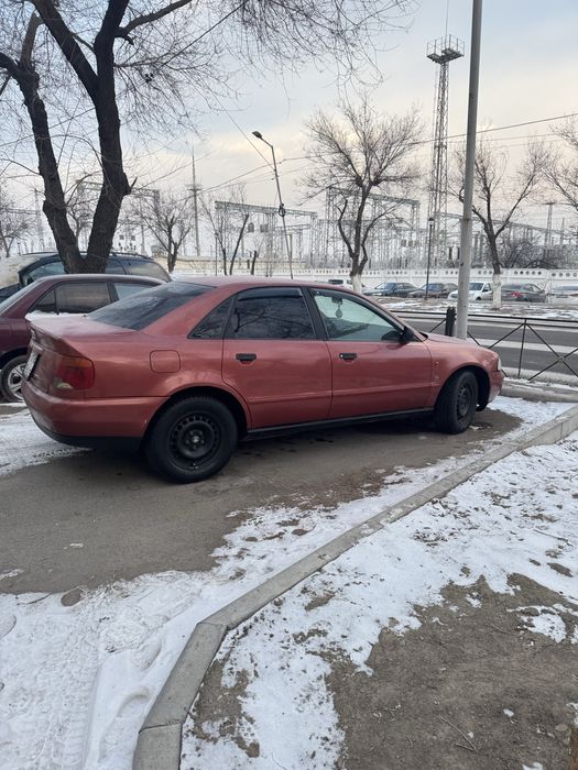 Автомобиль Ауди а4