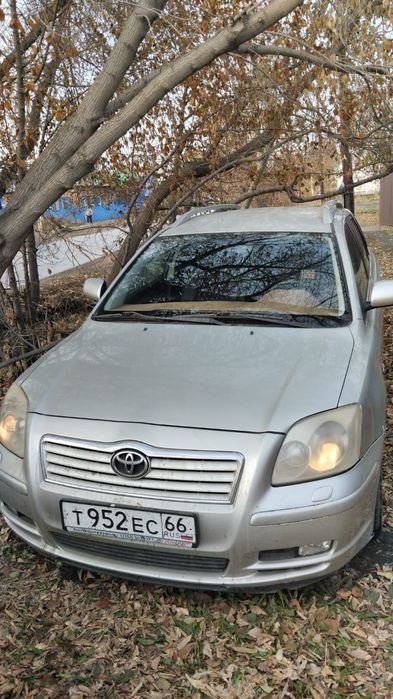 Тайота Авенсис 2005 года