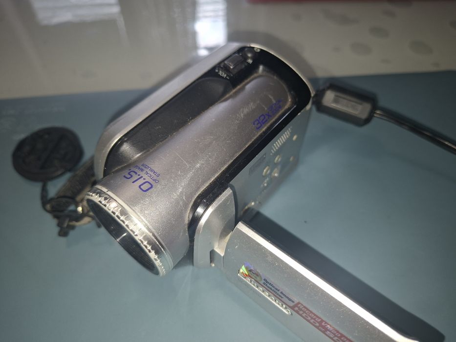 Handycam Panasonic SDR-H20, înregistrare pe HDD intern 30 gb +slot  card SD