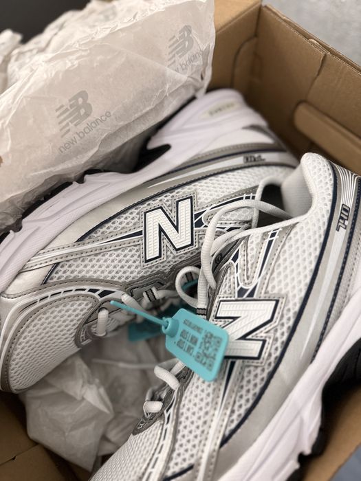 New Balance 740