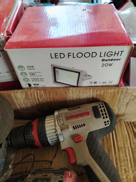 Продам прожектор по шт 1500