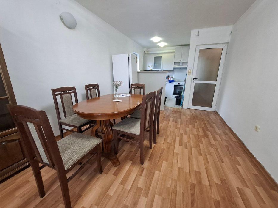 Дава се под наем Тристаен апартамент в Варна, ЖП Гара - 98 кв.м за 827.73 € - Снимка #2