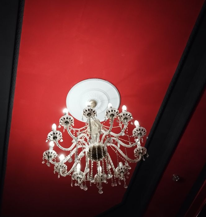 Продам люстру 12 рожковую