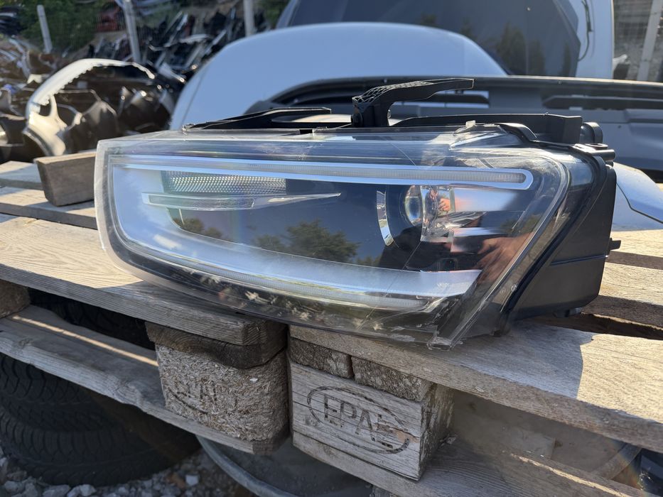 Фар Audi Q3 2011 год.-