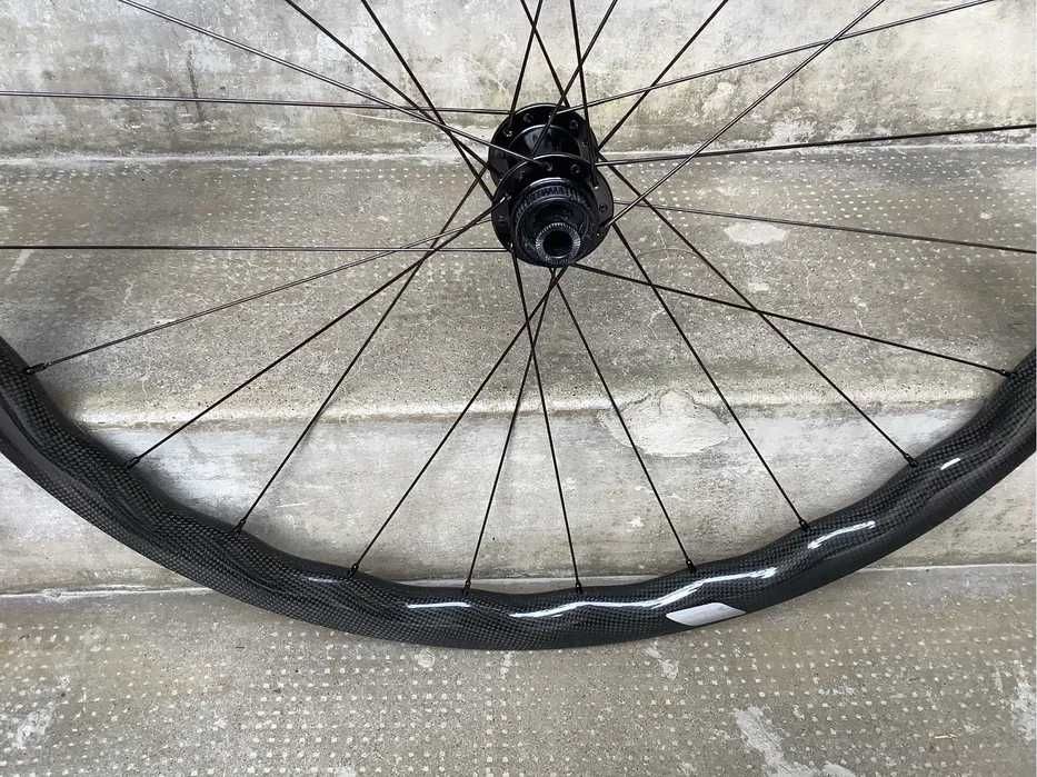 Roti carbon disc centerlock tubeless