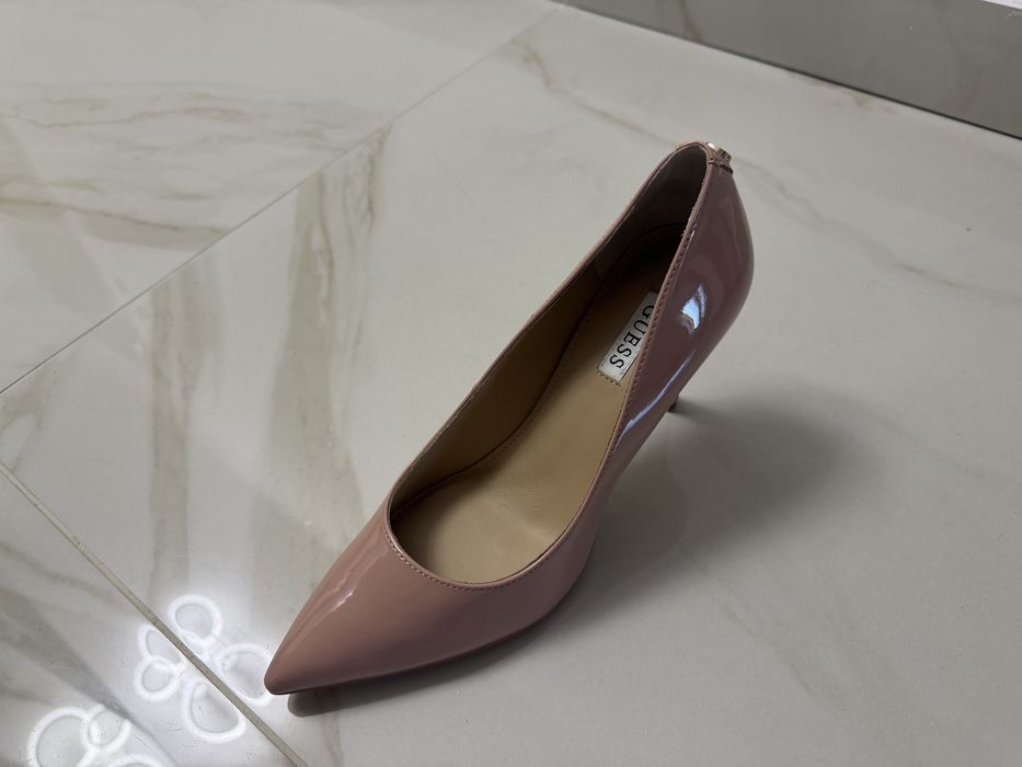 Pantofi nude lac Guess noi