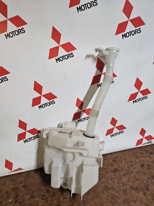 Mitsubishi Outlander 3 бочок омывателя