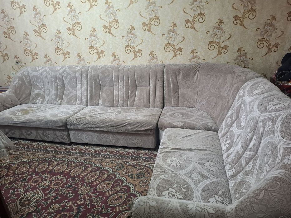 Уголок сотилади бу холати яхши