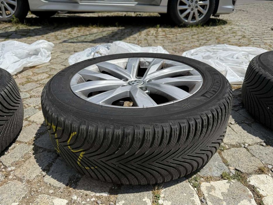 4бр. комплект джанти със зимни гуми Michelin 215/55/17 и джанти 7J/17H2 ET38 5x112