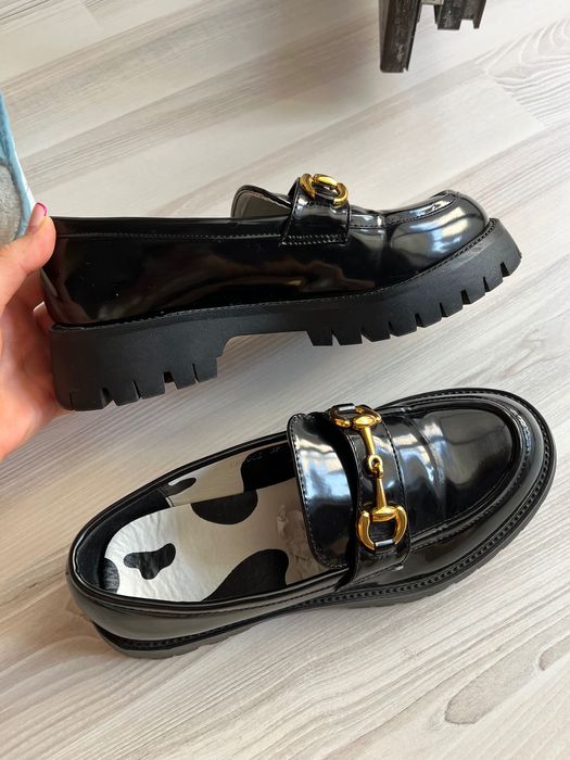 Vând pantofi negri de lac, mărimea 37.5