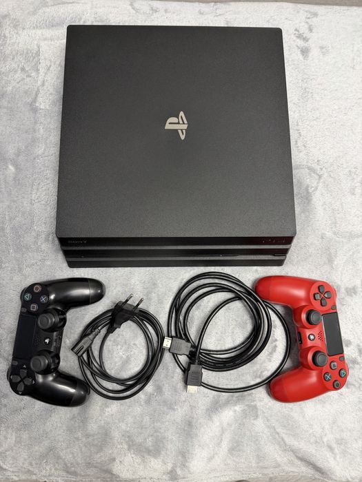 PS4 Pro 1TB + 2 x Controllere originale | Stare foarte bună