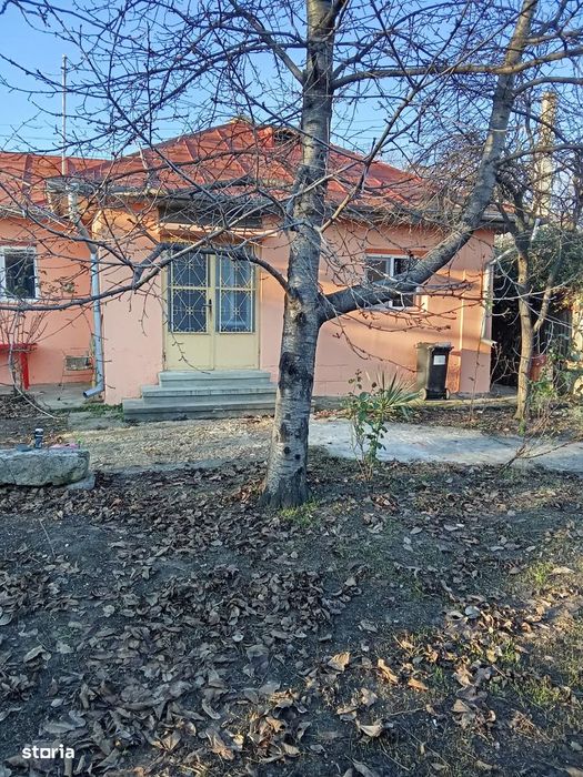 Casă în Saranga comuna Pietroasele