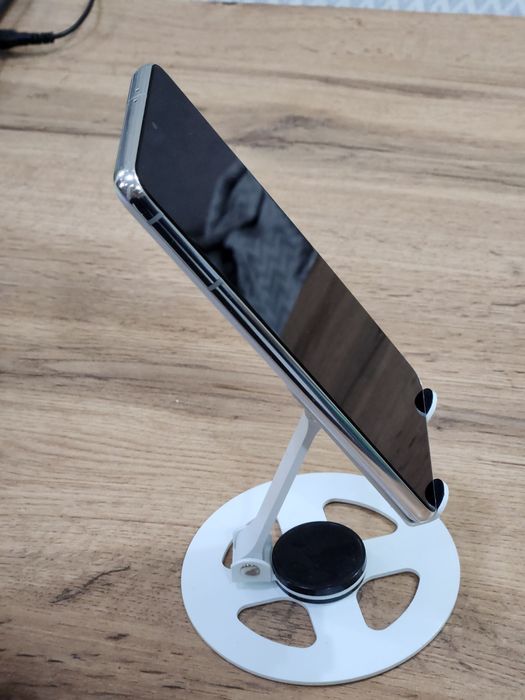 Samsung S21 в идеальном состоянии