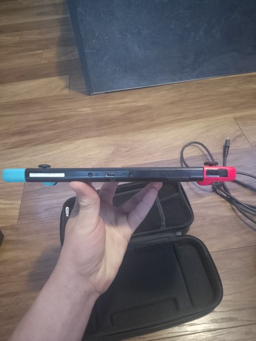 Nintendo switch с joy-con drift и проблемен game card slot reader