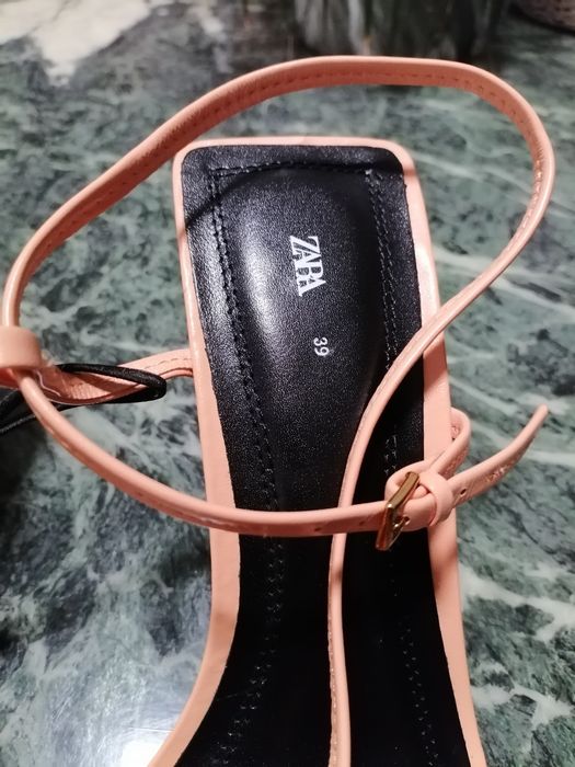 Vand sandale ZARA din piele naturala, marimea 39