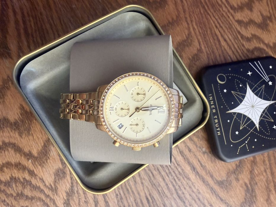 Намален-40 €Дамски чясовник Fossil-100 лв