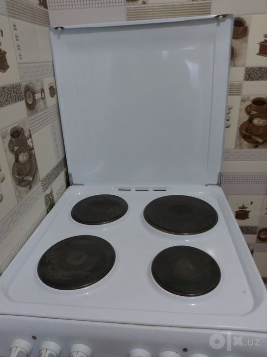Отличная  электрическая плита  Indesit-Итальянская!