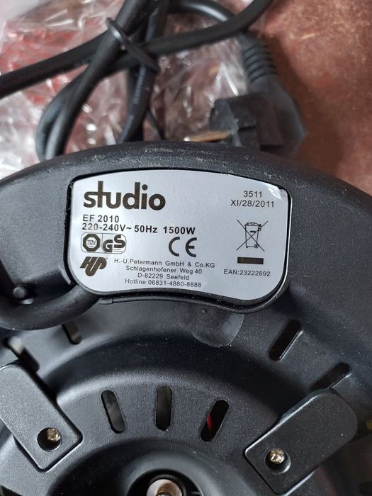 Studio. Plita electrca cu oala si ustensile