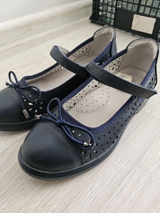 Продам туфли на девочку