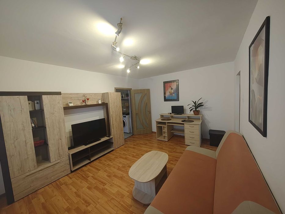Inchiriere apartament cu 2 camere etajul 2  Zona Strand .