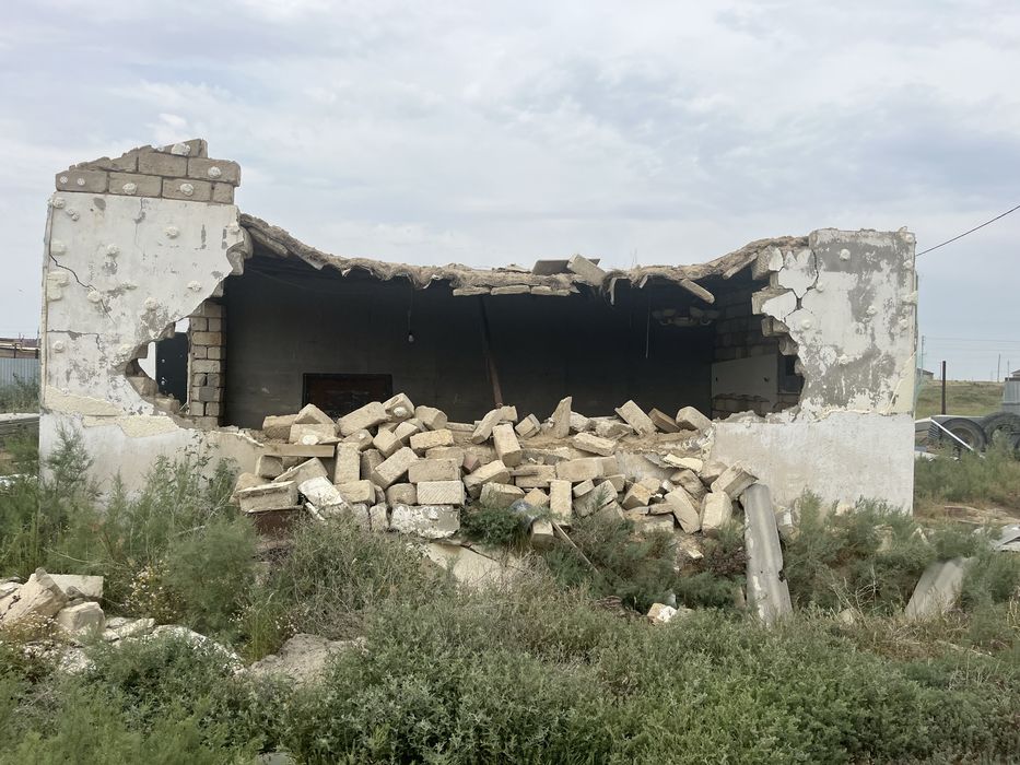 Жер сноска кеткен сараймен бірге сатылады