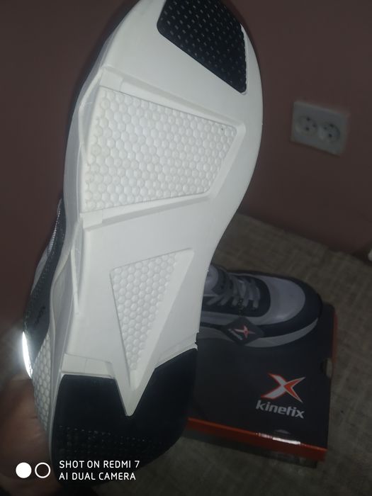 Фирменые новые красовки бренда Kinetix, 43 размера производства Турции