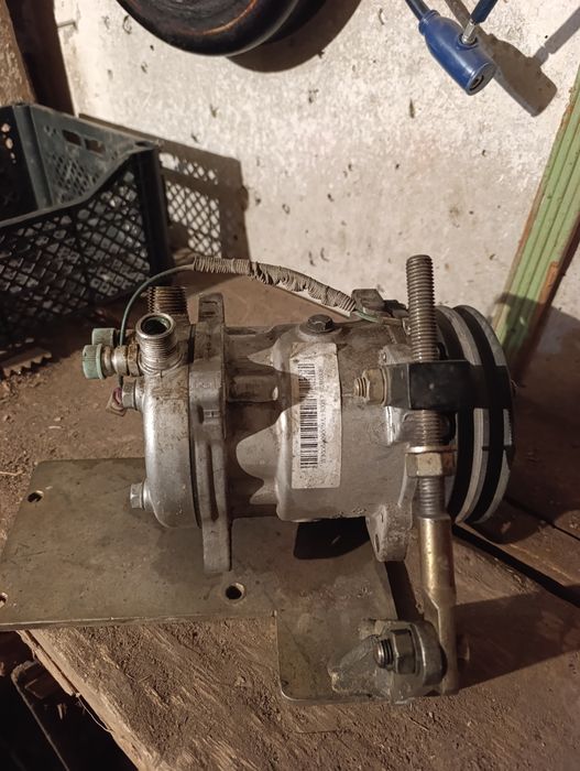 Продам компрессор кондиционера на спец технику