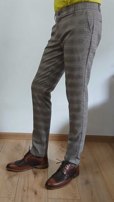 Pantaloni barbatesti CATO casual in carouri - NOU