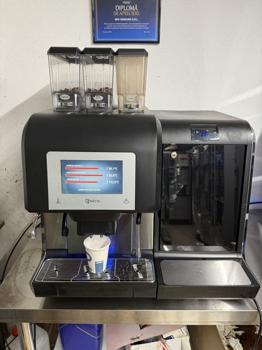 Necta Karisma aparat cafea boabe si lapte proaspat