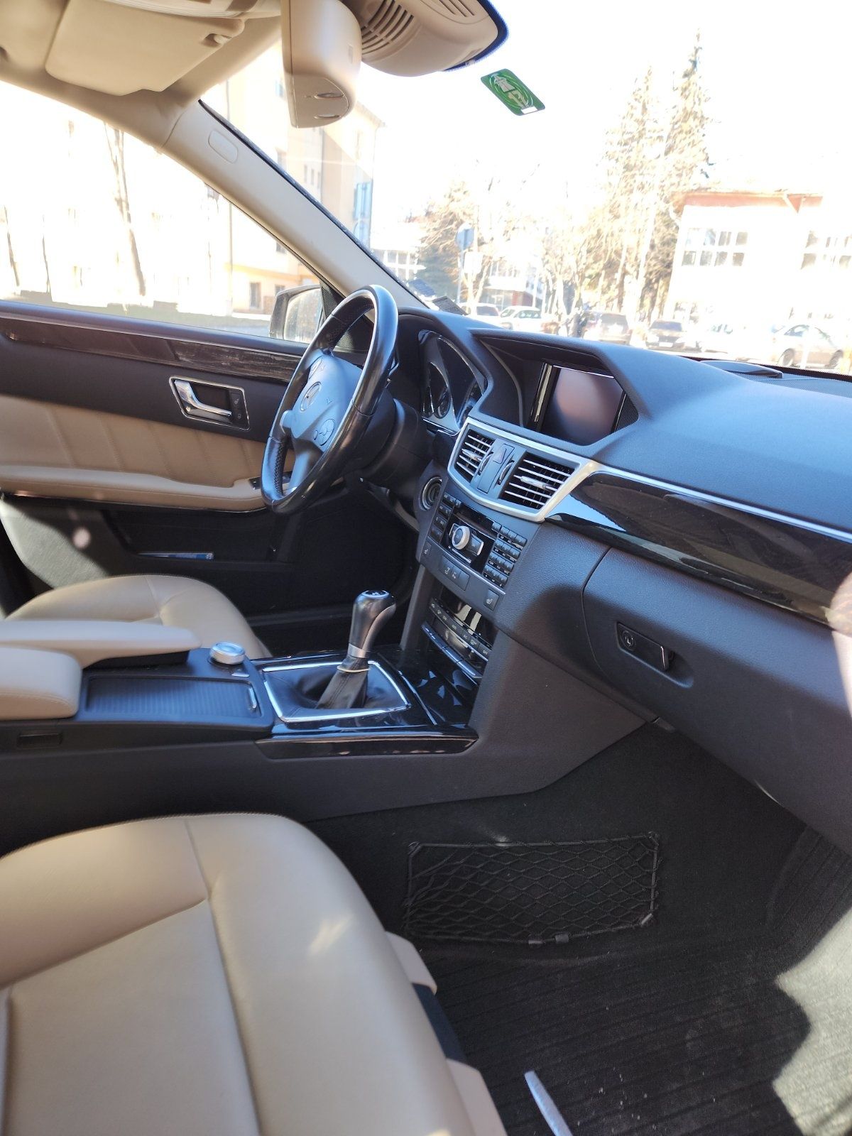 Продавам Мерцедес Е200. гр. Перник Васил Левски • OLX.bg