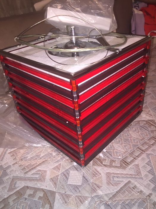 Люстра красная