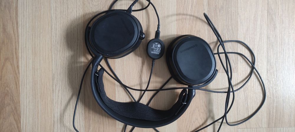 Игровые наушники Steelseries
