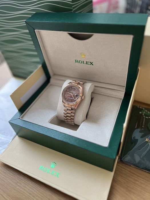 Rolex Day-Date Rose Gold 36 mm - дамски модел.
