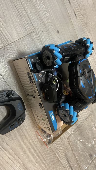 Masina jucarie cu telecomanda 2.4 GHz