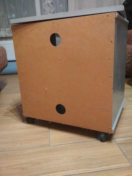 Продавам шкаф за телевизор