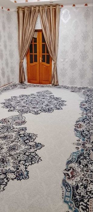 Yangibozor oldida xovlili uy sotiladi