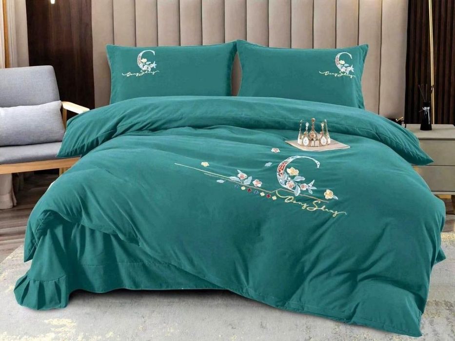 Lenjerie catifea brodata