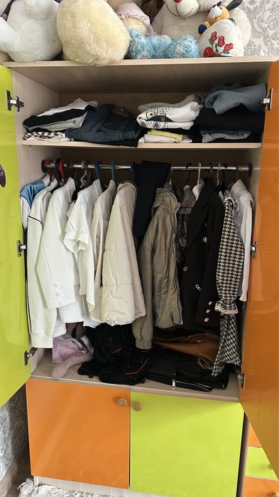 Продается деская мебель. Шкаф, стол, тумба.