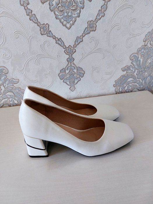 Туфли белые 37 размер