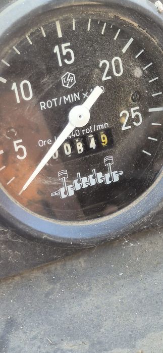 Vând UTB 650.Tractor românesc -65 cai putere.